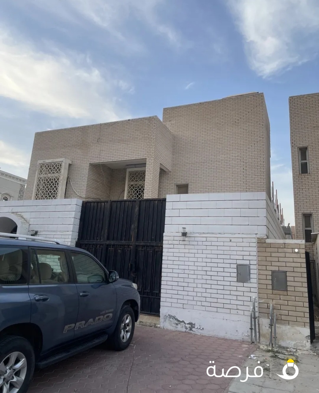 للايجار عائلات بيت حكومي في فهد الاحمد 8غرف 6حمام مطبخ كبير 2صاله 2دوانيه