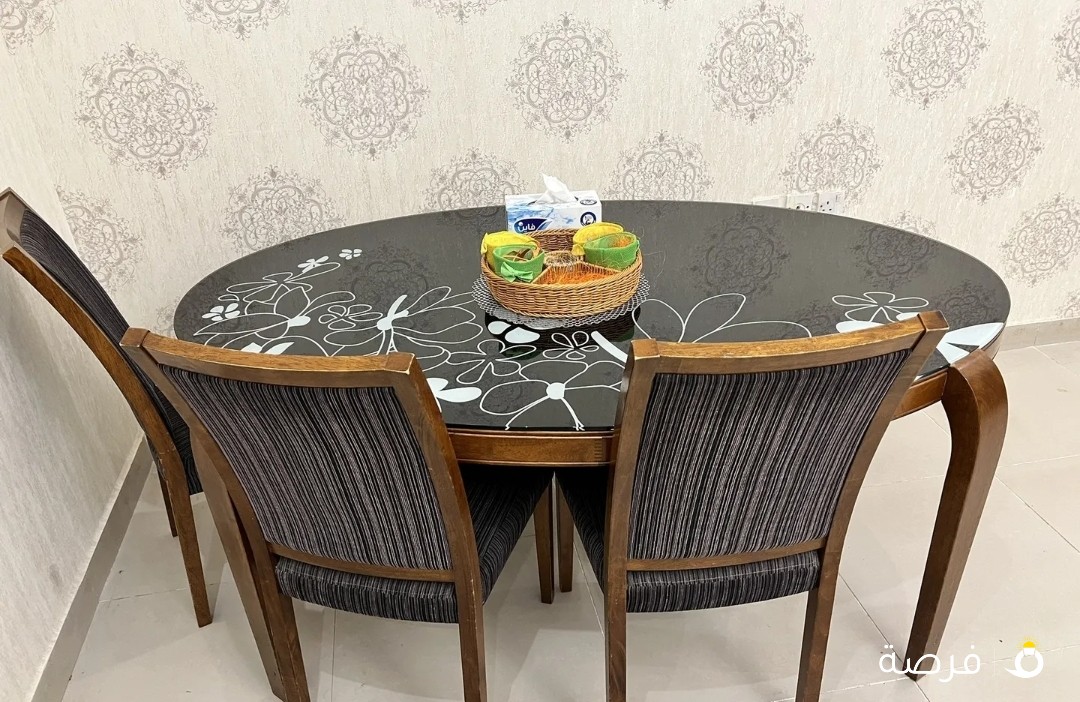 Six seater dinning table