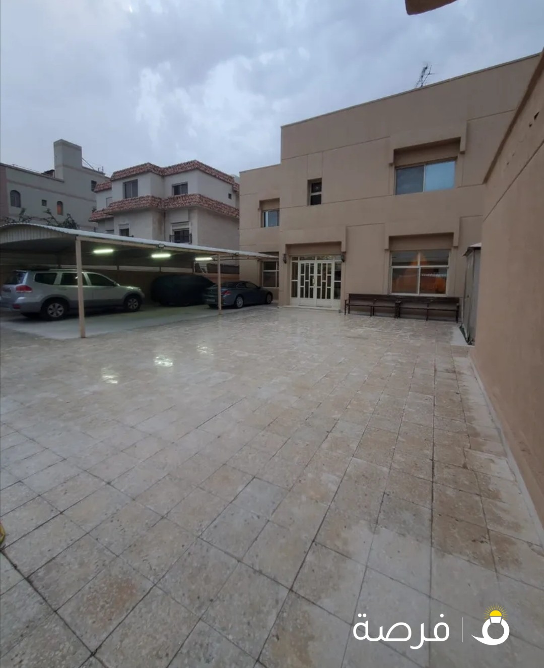 للبيع بيت بمشرف دورين وربع موقع ممتاز