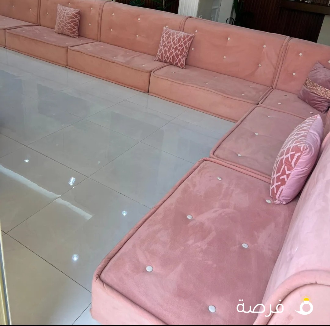 - يتعافي المرء بـ اصدقاءه فـ العمل
= أنا واصدقائي فـ العمل .