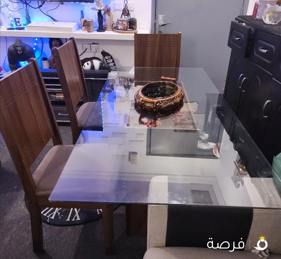 طاوله سفره شبه جديده للجادين فقط حجم كبير طول 200 وعرض 100بحاله ممتازه
