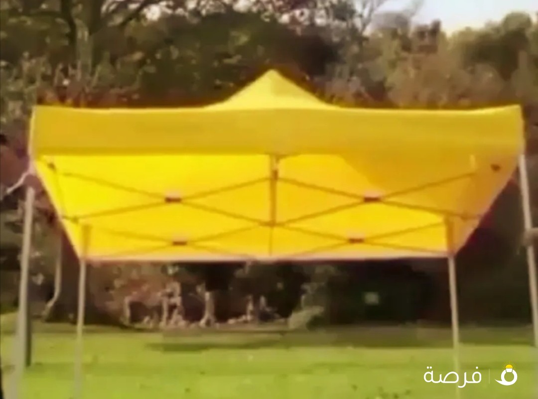 مظله متنتتصفط لسهوله التخزين والتنقل مقاس 3×3 والارجل تتثبت بالارض كموقف للسياره لون احمر