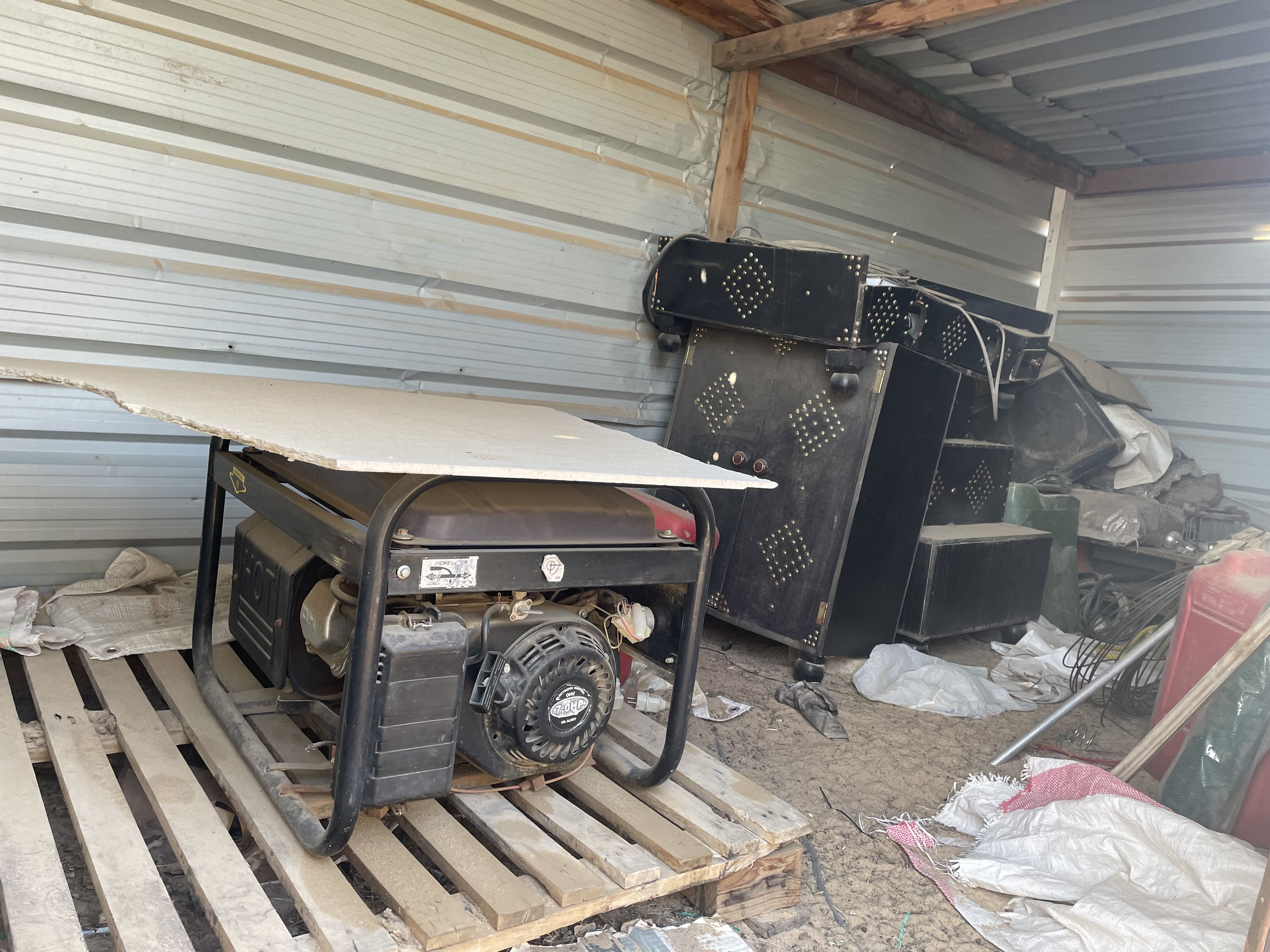 للبيع عزبة حلال كاملة + مخيم 