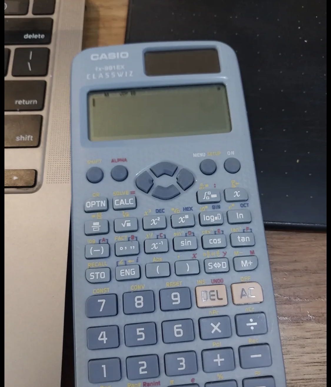 الة حاسبة علمية