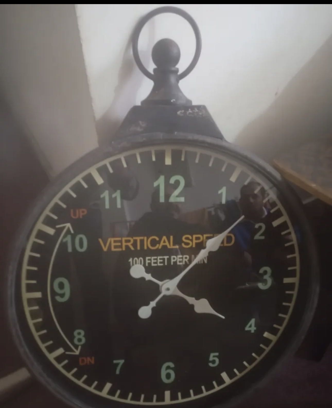 99890191ساعه حائط قديمه جدا وكبيره للبيع