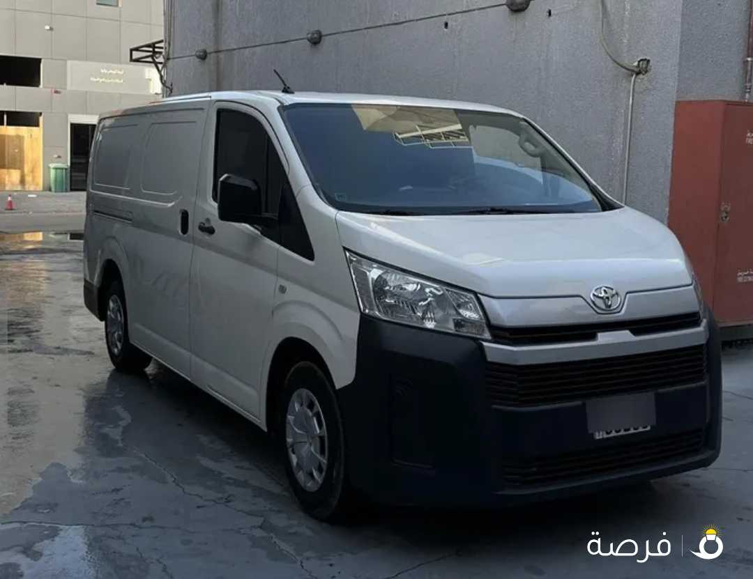 للبيع باص مقفل تويوتا 2021