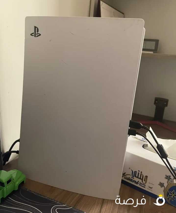 بلستيشن فايف مستعمل عليه كفاله يوم معى يده