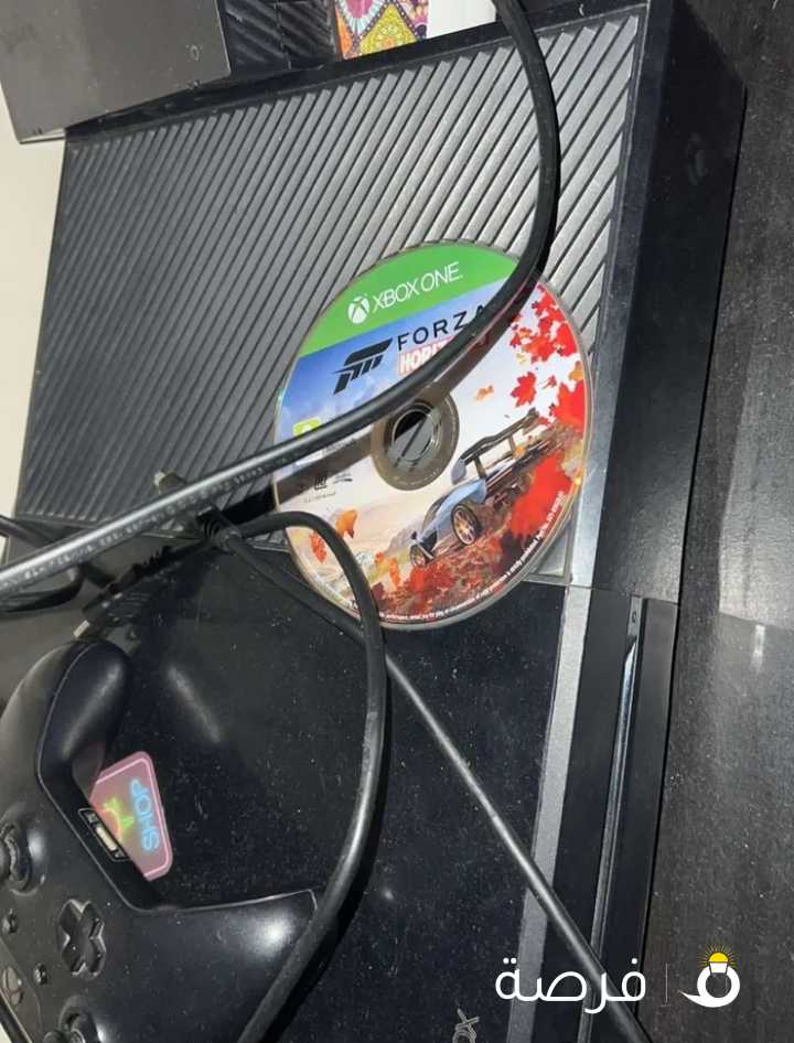 اكس بوكس ون للبيع على السوم فيها قراند و شريط فورزا