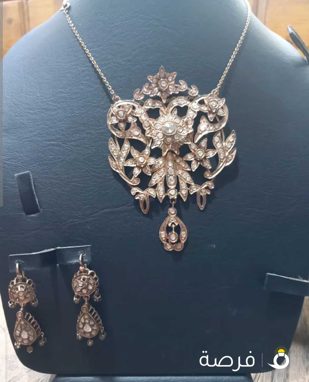 عقدالماس وذهب انتيك قديم عمرو اكثر من 100 سنه السعر 30000 الف دولار التسليم في الاردن