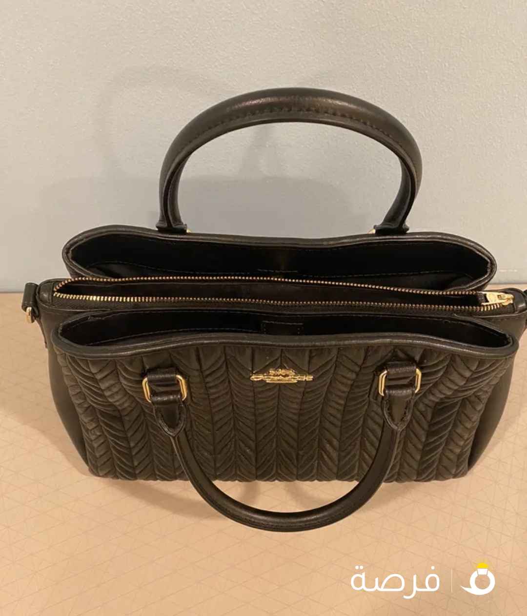 3 شنط نسائية استعمال خفيف جداً ماركة جوتش + شانيل + شنطة للسهرة ومحفظة يد