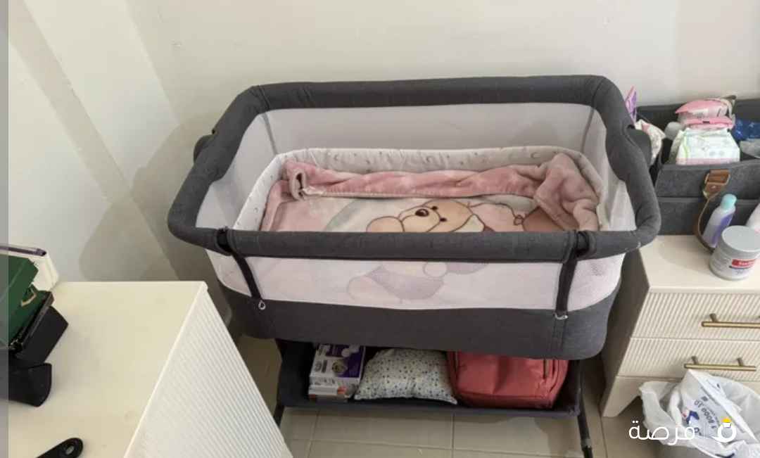 سرير أطفال من 0الي سنتين استعمال خفيف جدا وشبه جديد