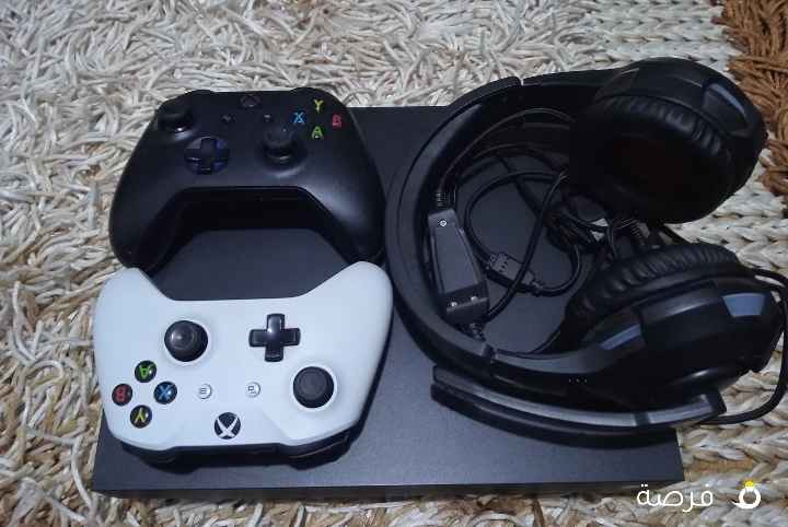 للبيع اكس بوكس وان اكس شبه جديد مساحه الف جيجا