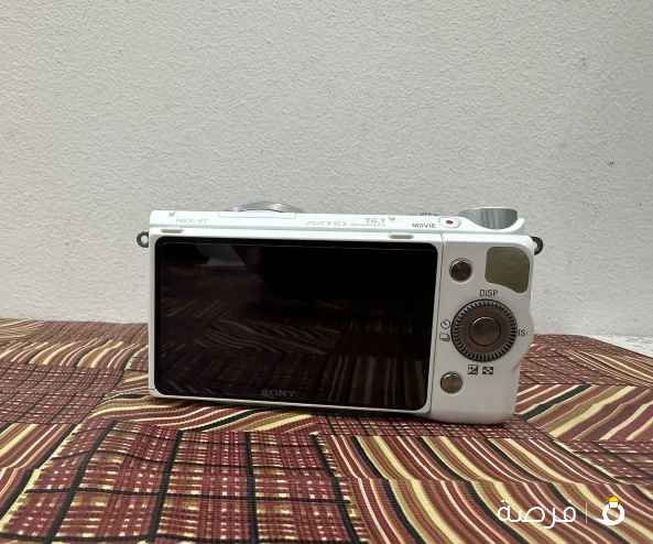 Sony nex-5t + lens used