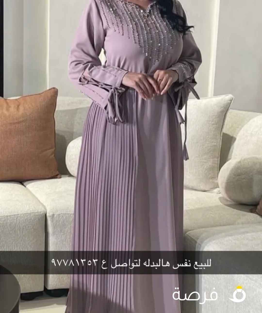 للبيع فساتين وبدل من مصممات الوان مختلفه لتواصل وتساب. لبسه واحده كالجديده