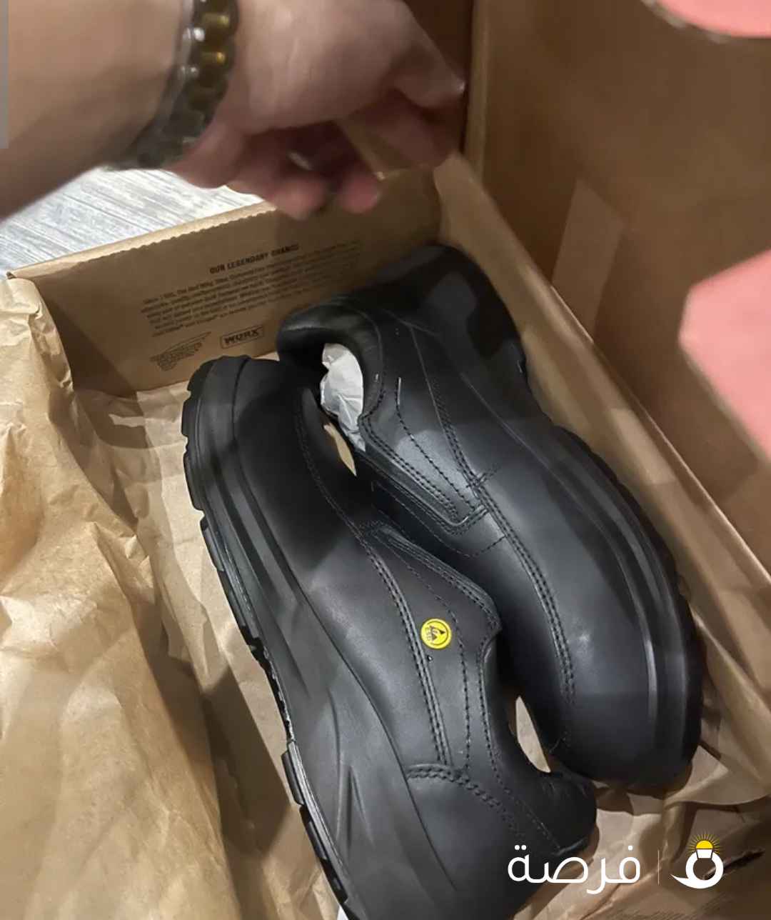 للبيع سيفتي شوز أصلي من RED WING SHOES مقاس 43 جديد بالكرتون لون أسود عدد 2 كرتون