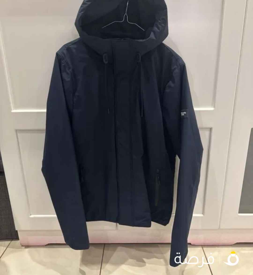 للبيع جاكيتات وبلوفرات اصلين استعمال خفيف