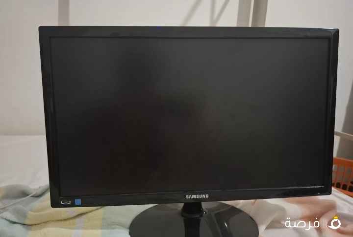 Very nice used very clean monitor with adaptor