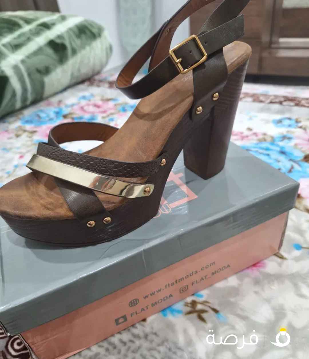 للبيع صنادل بالوان مختلفه