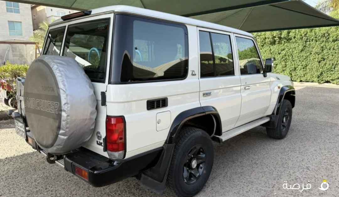 للبيع لاند كروز نص LX76 اصدار السبعين ماشي 42 الف كم