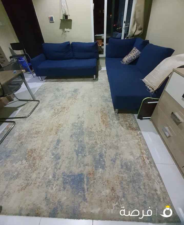 سجاده تركي استعمال نظيف عرض 2 × 3 بسعر 10 دينار + كرسي ايكيا عالي
