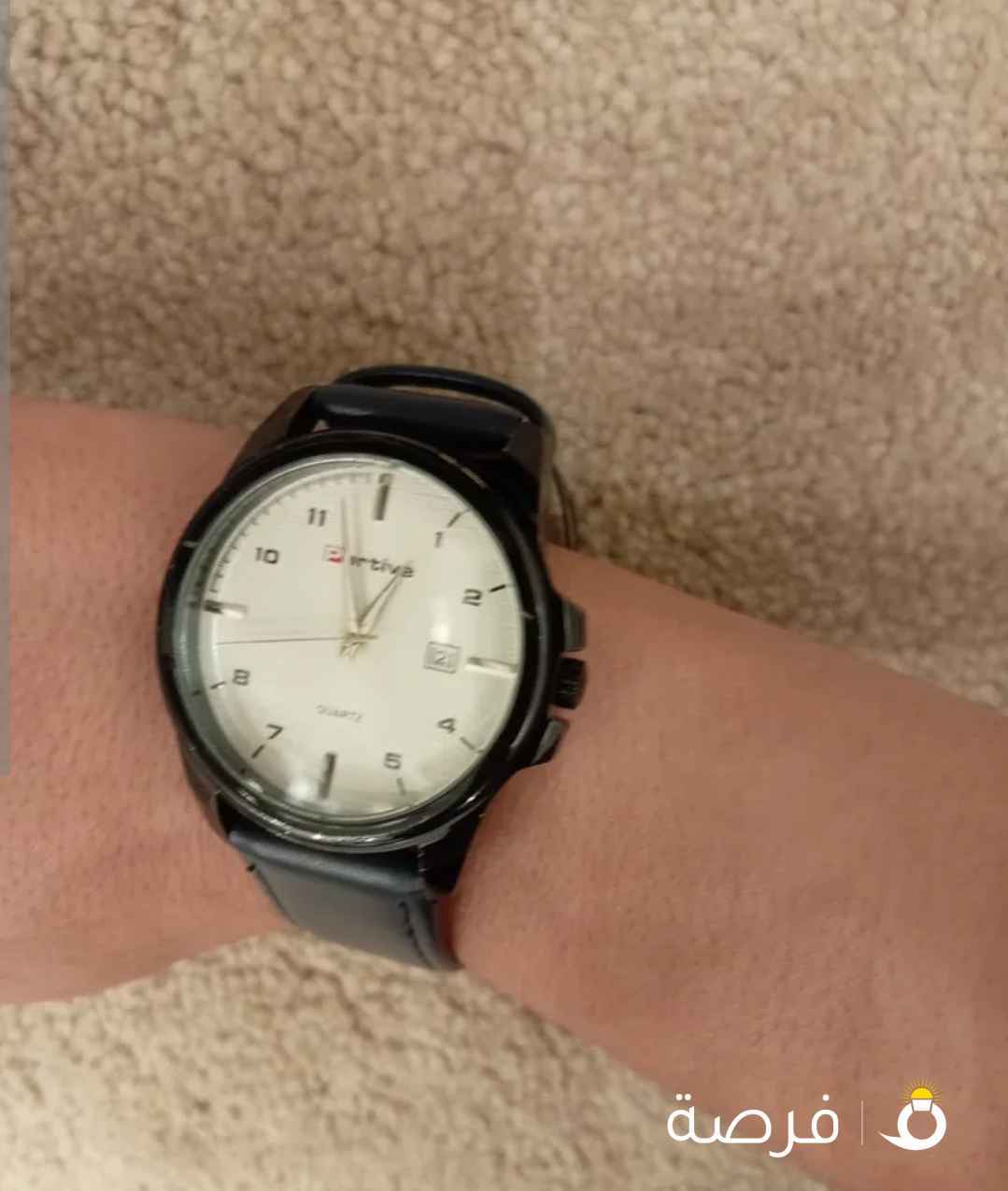 الساعه مميزه ولونها ازرق غامق ونوعها Portive)
