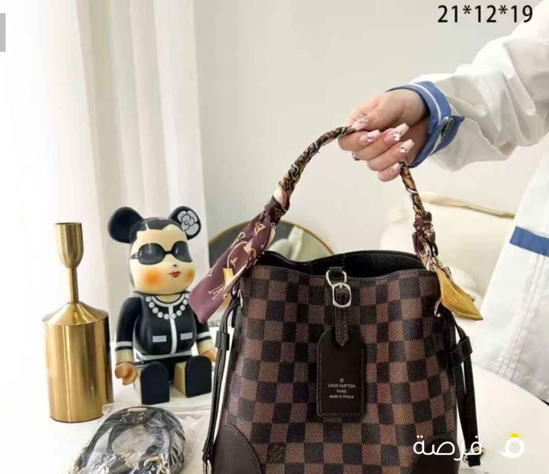 حقيبة يد مولي 25 من ماركه كوتش المصنوعة من قماش المميز والجلد الناعم. هاي كواليتي