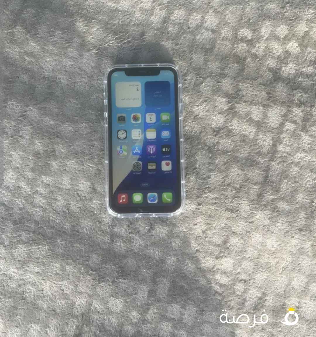 آيفون XR. 64 جيجا مبدل شاشه شغال في كسر من الخلف مايثير ع استخدام