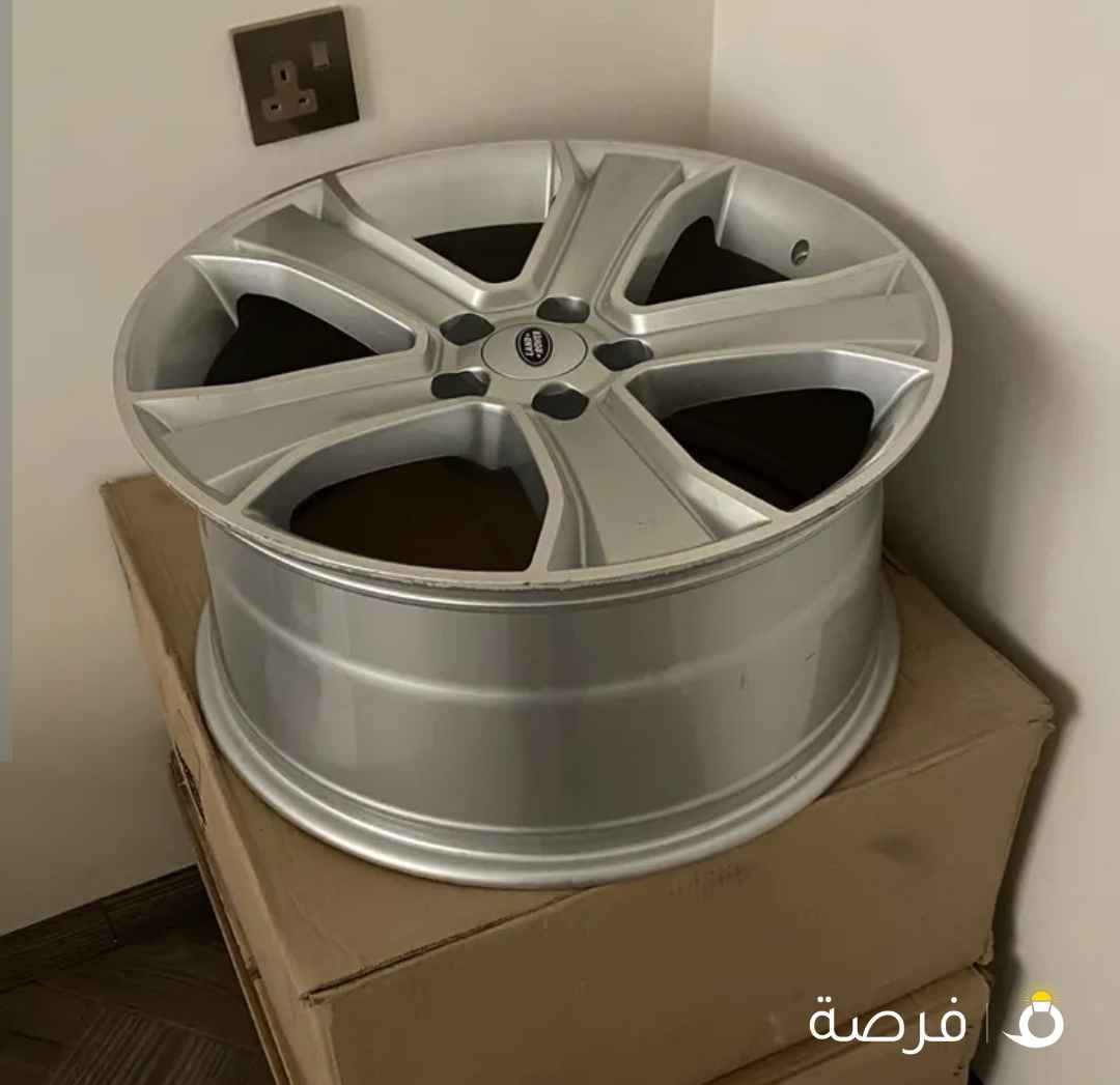 رنقين رنج روفر مقاس عشرين جديد بالكرتون مو مستعملين (مقطوع من السوق )