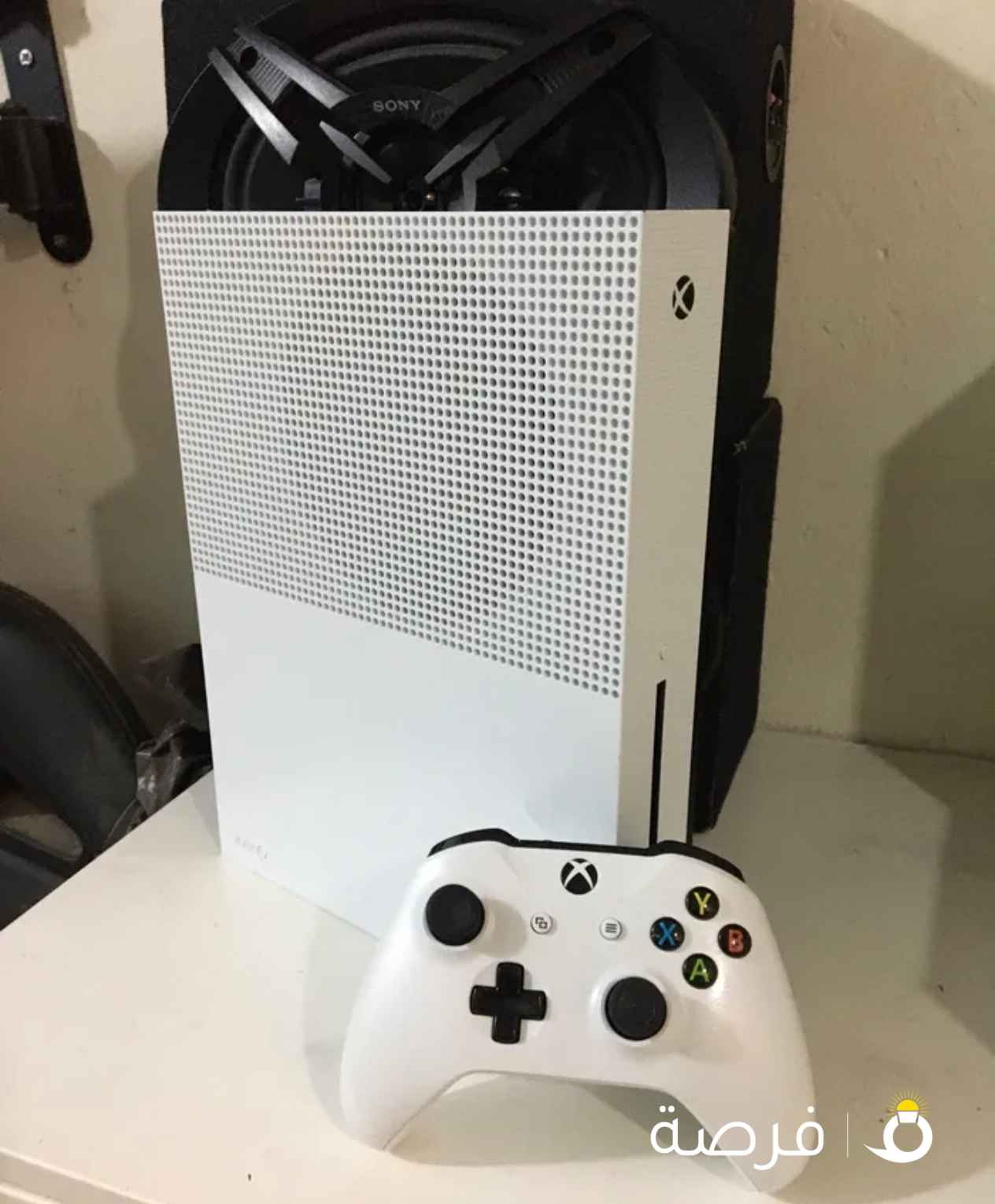 للبيع اكس بوكس وان اس يعتبر جديد مساحة الف قيقا مع الكبلات واليده