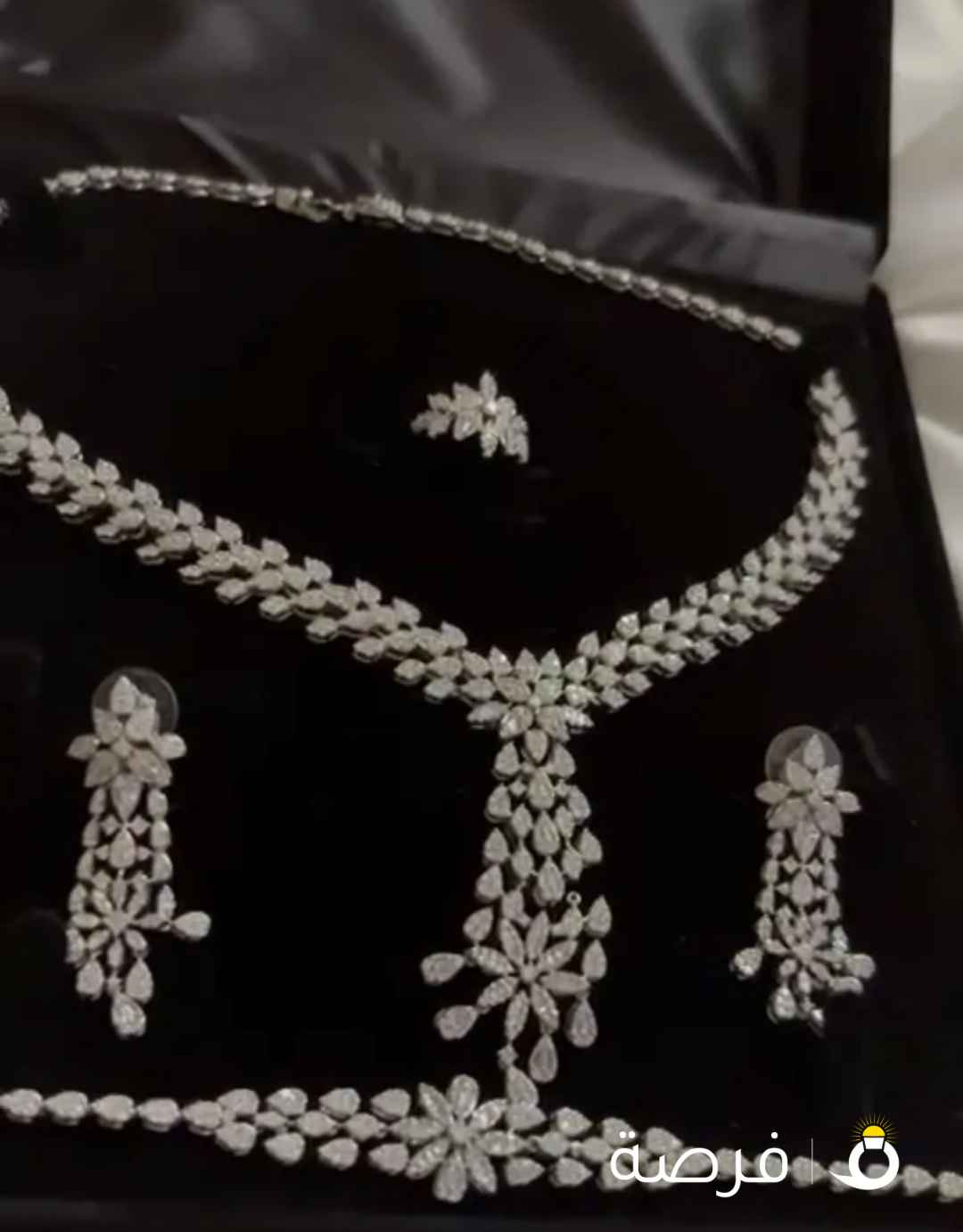 طوق شبيه للألماس اكسورار 30 دك.