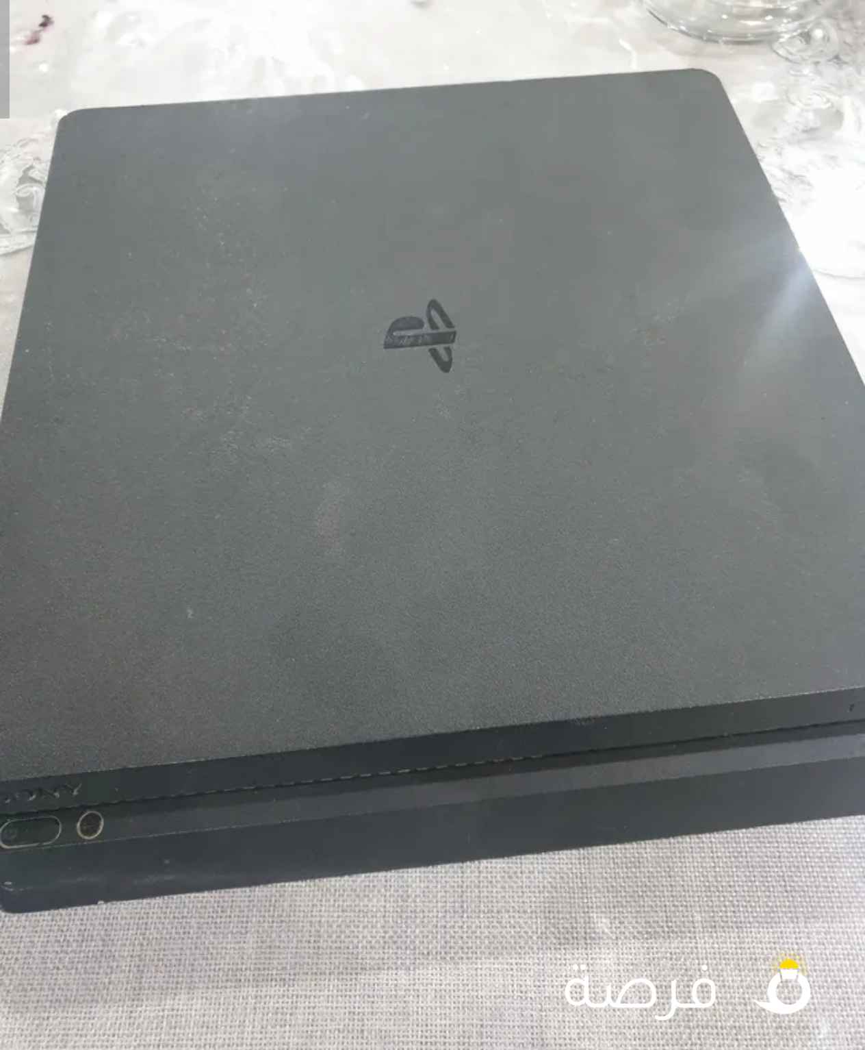 جديد ومع اغراضه وعلبته