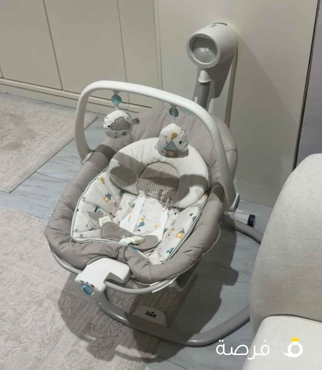 للبيع كرسي هزاز بحالة نظيفة