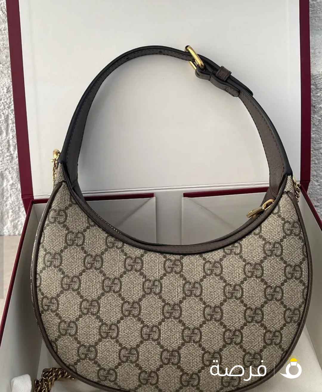 شنطة قوتشي اصليه مع بوكسها والكروت مالتها