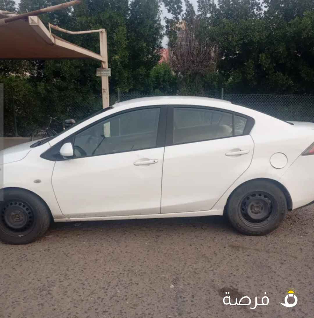 للبيع مازدا 2 موديل 2013 بحالة ممتازة