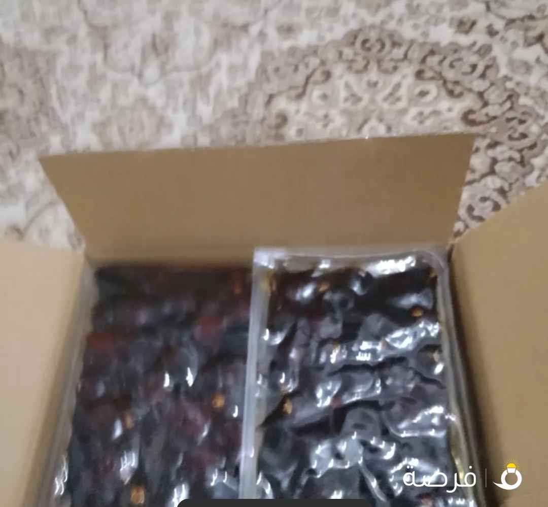 للبيع تمر 100 كرتون وكل كرتون في 4 حبات داخل سعر كرتون ب بنص دينار