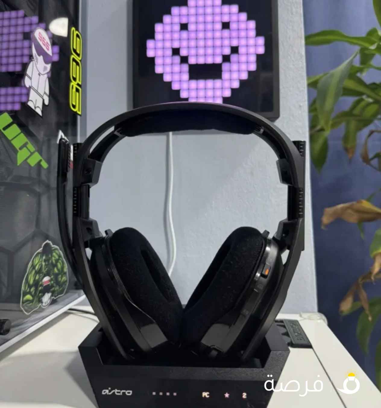 Wireless Astro A50 4th gen gaming headset headphones works perfectly, same like new