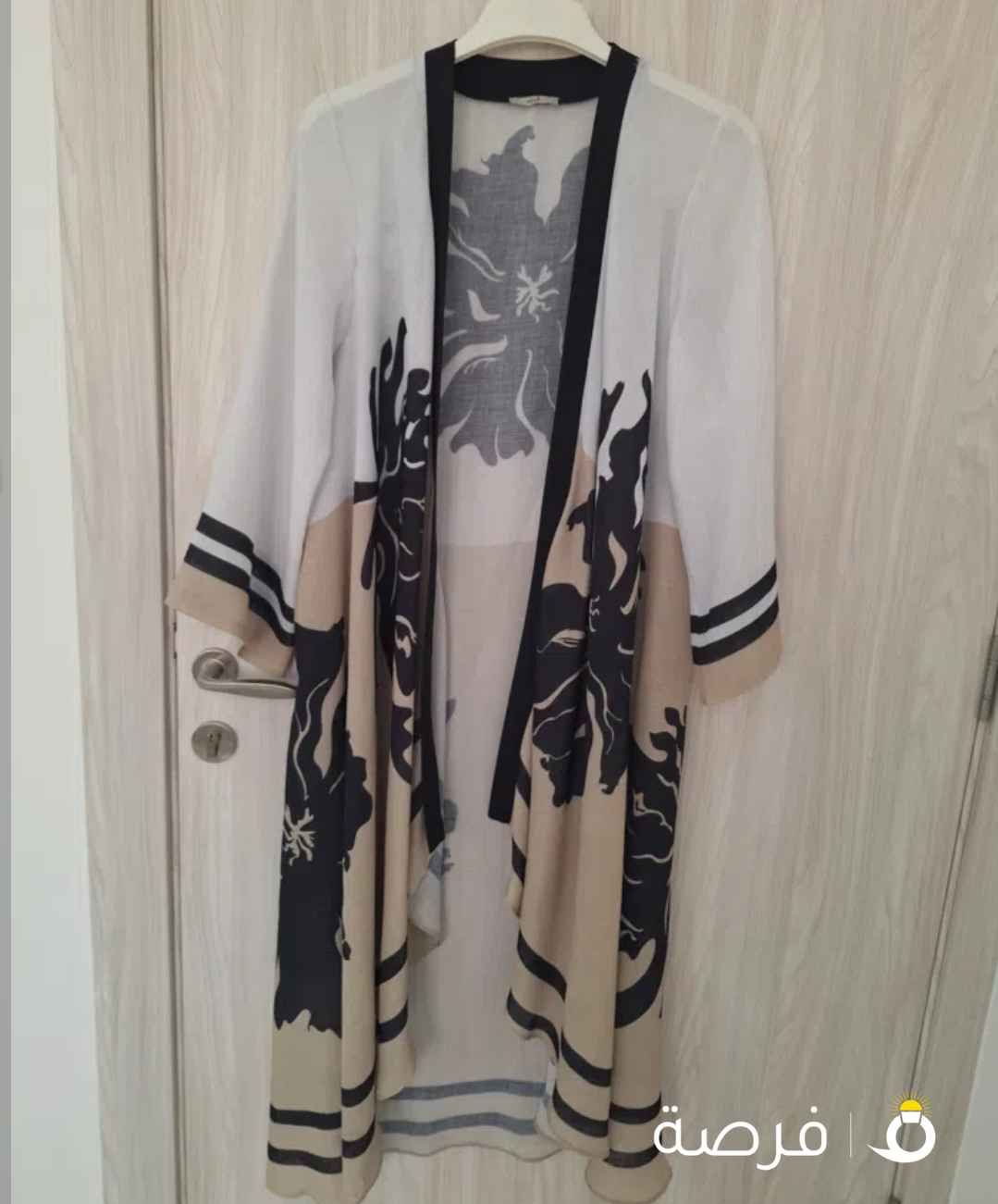 للبيع فساتين وقمصان طويله بأشكال وألوان مختلفه والقياس تلبس لارج واكس لارج