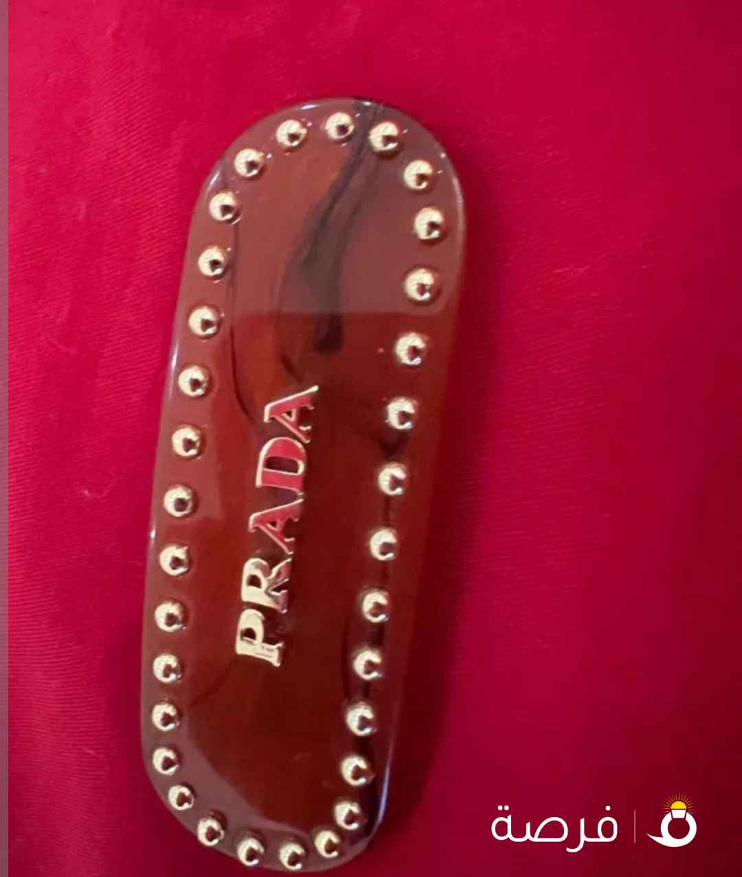 بروشات ماركة برادا عدد ⁦⁦2⁩⁩ جديده درجه اولى