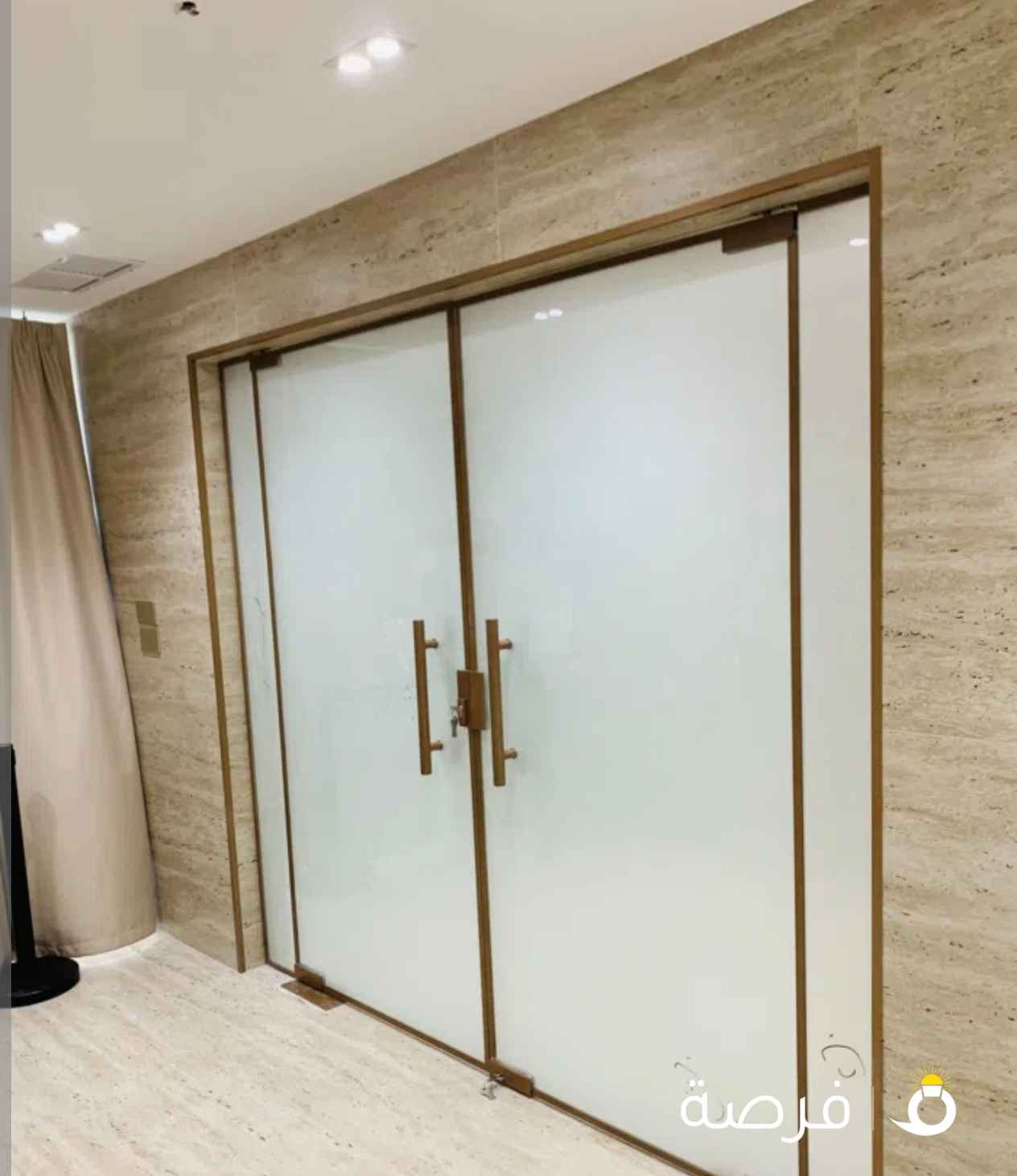 فني زجاج ومرايا تركيب جميع أنواع الزجاج