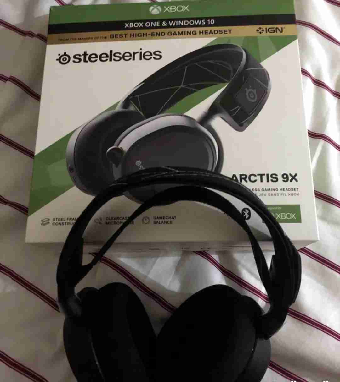 xbox series x + assassin creed valhala + controller elite 2 + steelseries x9