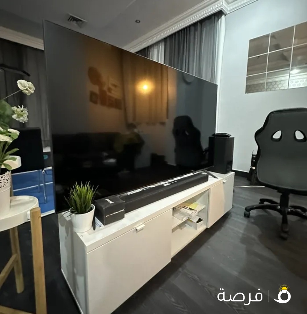 للبيع تلفزيون سامسنق شبه جديد مع سماعات سوني