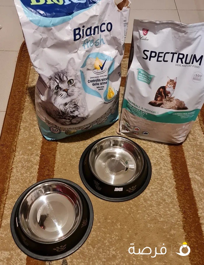 high quality adult cat food with full set of litter box, 2 bowls, 10 KG litter bio sand, and hair deshedding tool.
All items are bought from petzone used for 3 days only.