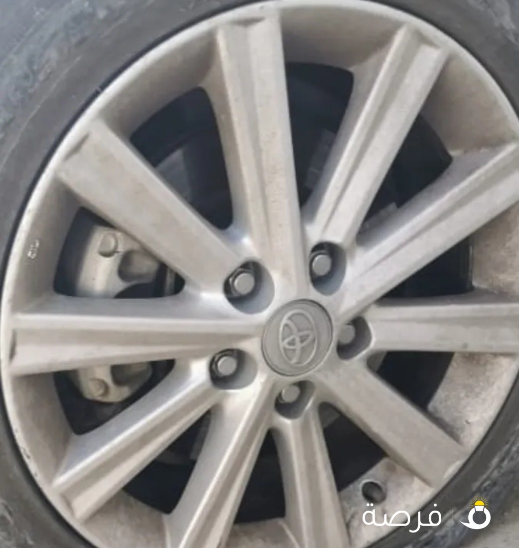 مطلوب رنج كامري 2016 واحد مقاس 215/55R17