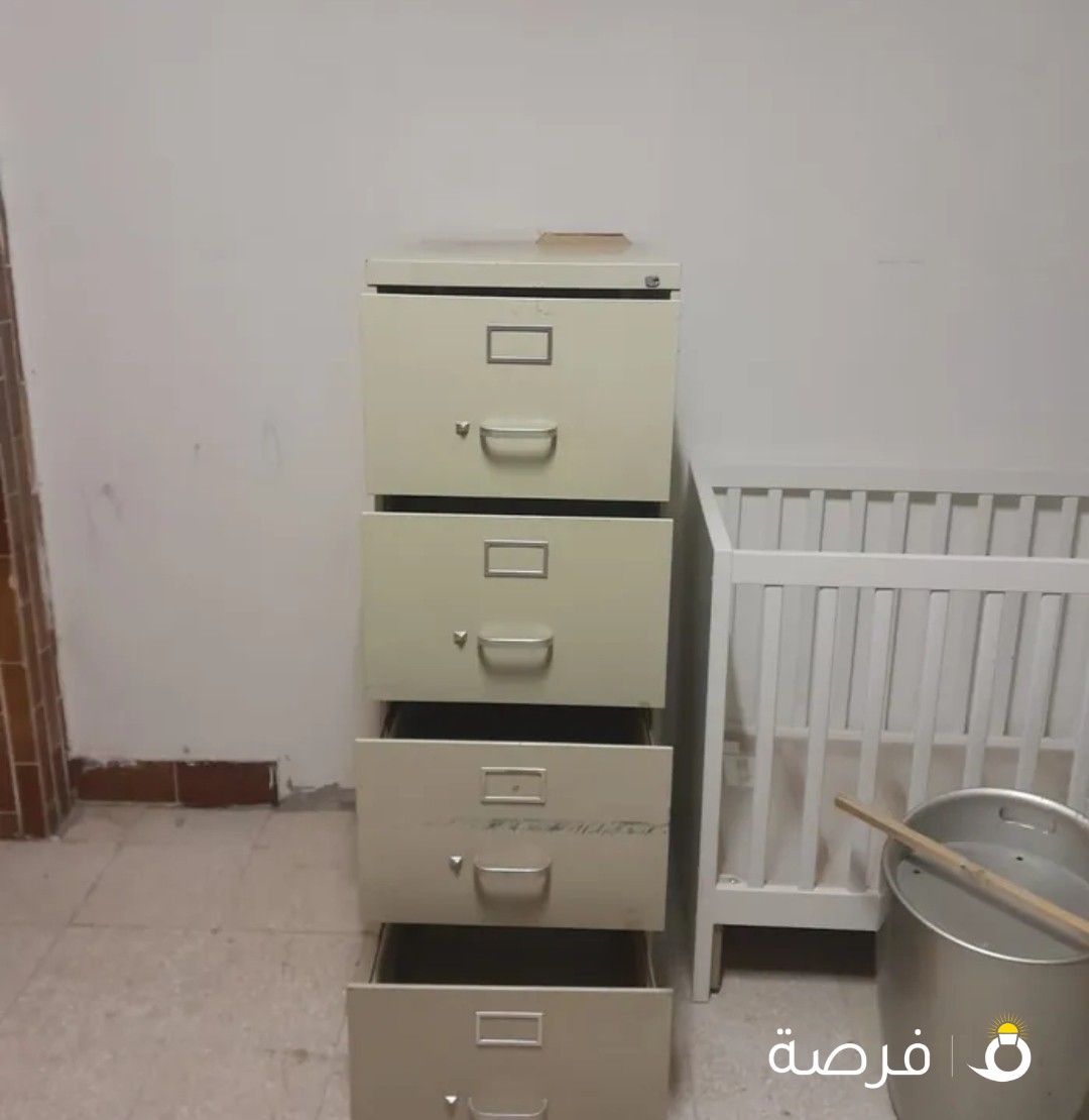 خزانه حديد ادراج للمكاتب نظيفه نظيفه نظيفه هاتف 95 222 656 ابو اسلام نظيف