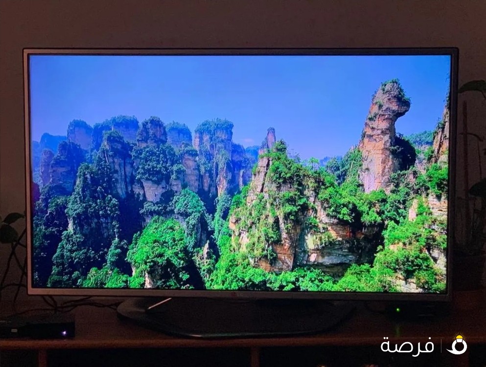 تلفزيون 42 انش ماركة LG يعمل بشكل ممتاز ألوان عالية الجودة LED , 3D
