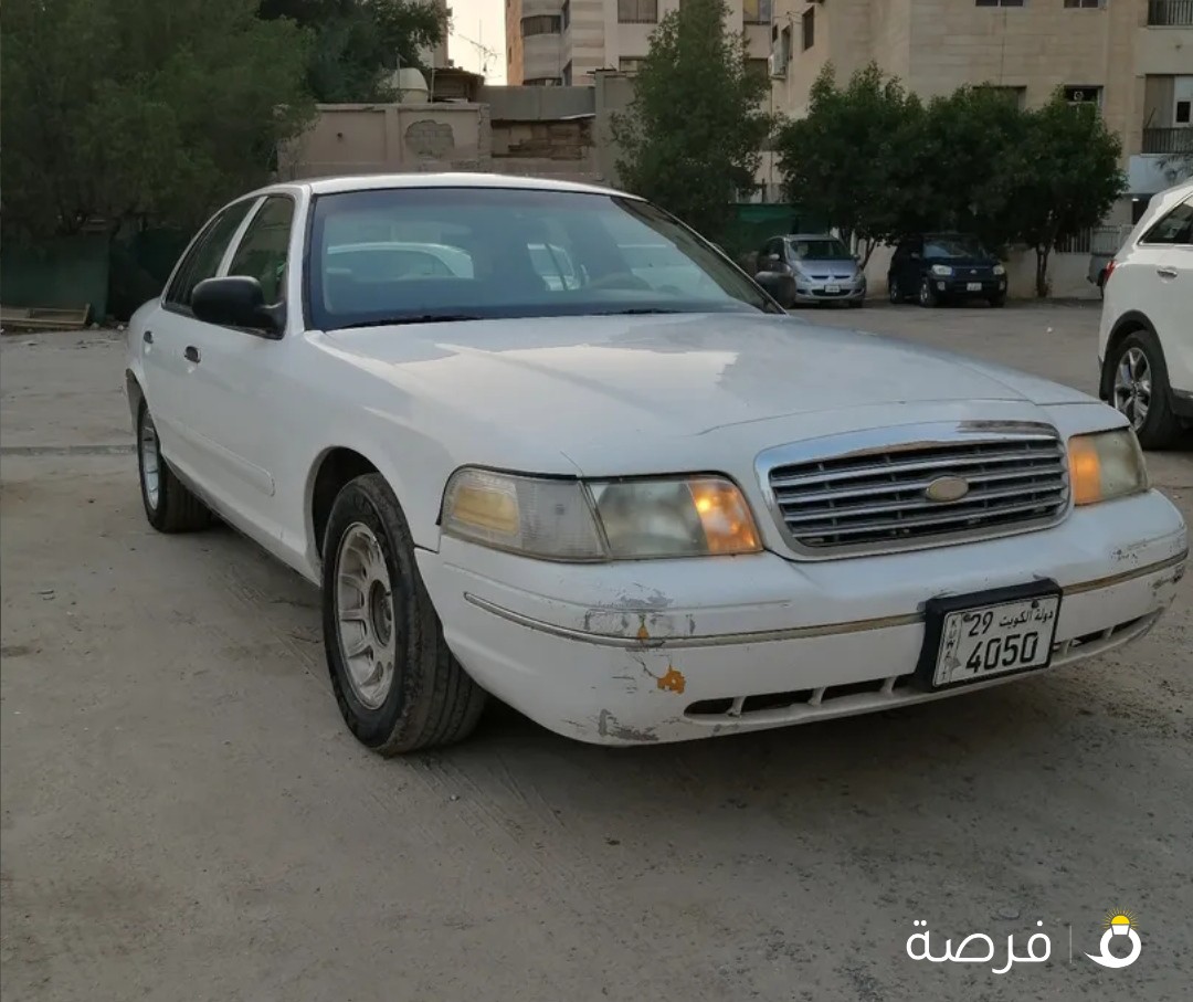 كراون فكتوريا 2002 للبيع