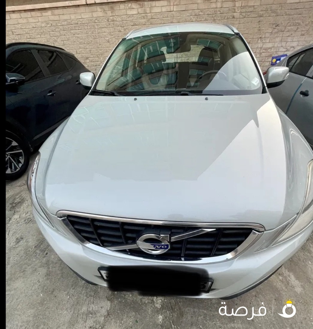 فولفوxc60 موديل2012 (T5) 4سلندر ماشي 140الف كم بحاله ممتازه جميع السيرفس بالوكالة لايوجد اصباغ