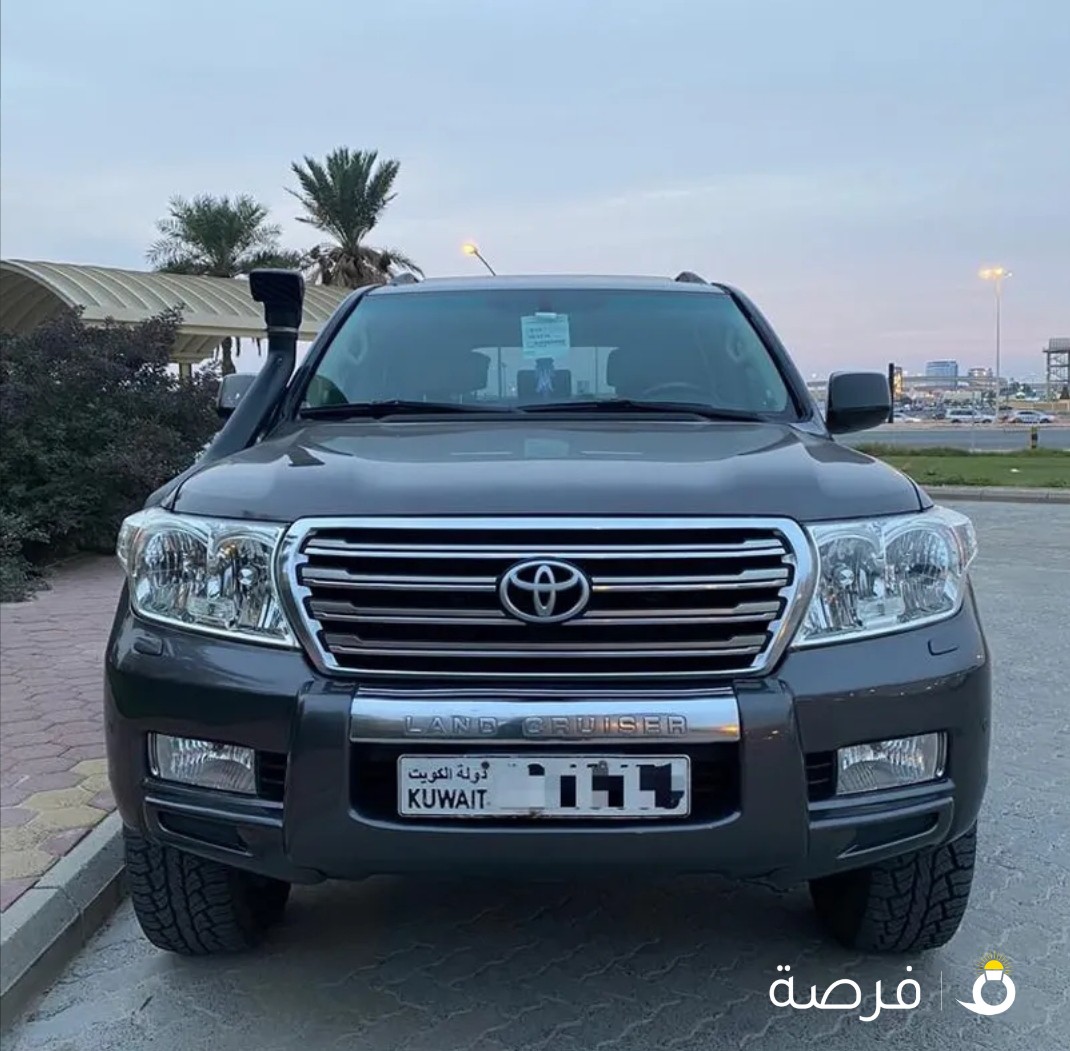 لاندكروزر VXR 2011 اعلى فئة بحالة الوكالة وسعر مناسب