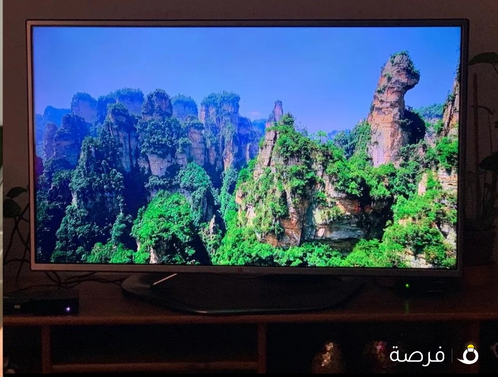تلفزيون 42 انش ماركة LG يعمل بشكل ممتاز ألوان عالية الجودة LED , 3D