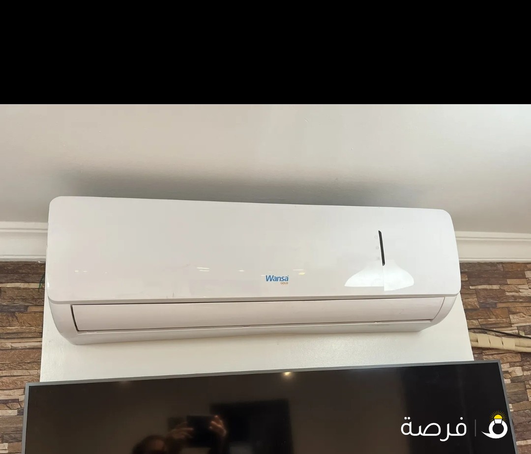 اثاث مكتب في حالة ممتازة، كنفات ، طاولة